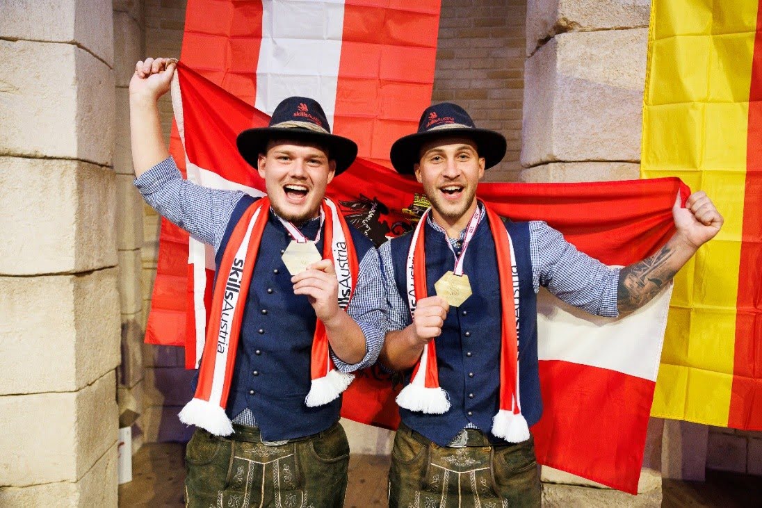Lukas Miedler (l.) und Lukas Ritzberger von der Firma Habau